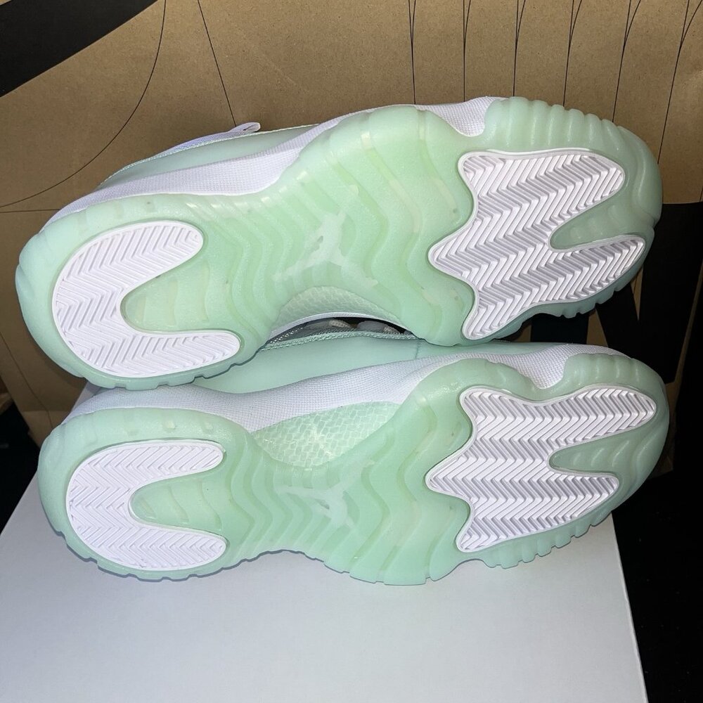 NEW Nike Air Jordan Retro 11 “Igloo” AH7860-103 Womens Size 9.5, Mens Size 8 - Picture 6 of 8